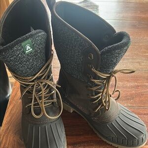 LIKE NEW Brown & Black Winter Boots